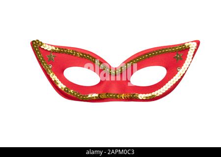 Masque carnaval rouge avec perles dorées isolées sur fond blanc Banque D'Images