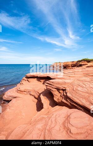 Canada, Île-du-Prince-Édouard, formations rocheuses de Sandstone à Cavendish Beach Banque D'Images