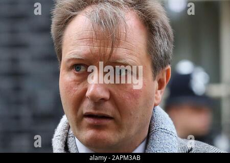 Londres, Royaume-Uni. 23 janvier 2020. Richard Ratcliffe, mari du travailleur de l'aide britannique-iranienne emprisonné, Nazanin Zaghari-Ratcliffe, parle aux médias à la suite de la rencontre avec le Premier ministre britannique Boris Johnson au 10 Downing Street à Londres. Richard Ratcliffe est accompagné de sa mère, Barbara et Gabriella, cinq ans. Nazanin Zaghari-Ratcliffe est accusé d'espionnage et est détenu à Téhéran depuis 2016. Richard Ratcliffe a rencontré Boris Johnson lorsqu'il était secrétaire aux Affaires étrangères. Crédit: Sopa Images Limited/Alay Live News Banque D'Images