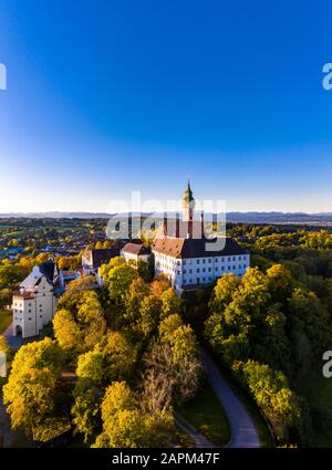 Luftaufnahme Bei Sonnenaufgang, Deutschland, Bayern, Oberbayern, Pfaffenwinkel, Ammersee, Kloster Andechs Banque D'Images