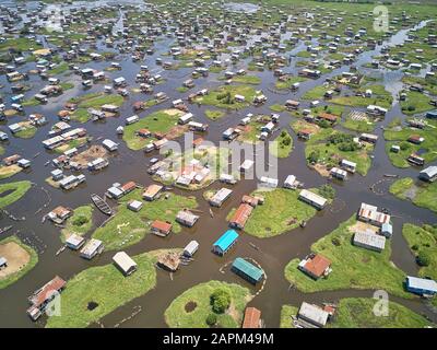 Bénin, Ganvie, vue aérienne du village de pêcheurs sur le lac Nokoue Banque D'Images