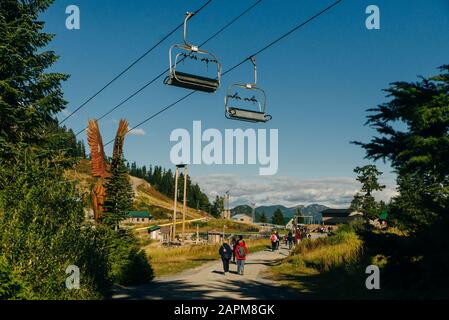 Vancouver (Colombie-Britannique) Canada - septembre 2019 levée de chaise et moulin à vent Grouse Mountain en été Banque D'Images