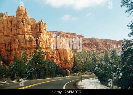 Scenic Byway sur l'autoroute 14 à Cedar Canyon vers Cedar Breaks et Bryce Canyon National Park. Banque D'Images