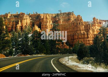 Scenic Byway sur l'autoroute 14 à Cedar Canyon vers Cedar Breaks et Bryce Canyon National Park. Banque D'Images