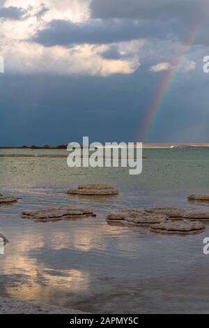 Vue sur la plage de Dead Sea Banque D'Images