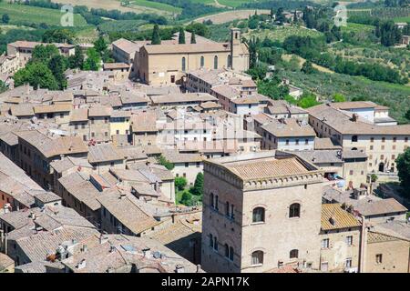 San Gimignano, Italie, comme vu de Torre Grossa, la plus haute tour de la ville. Banque D'Images