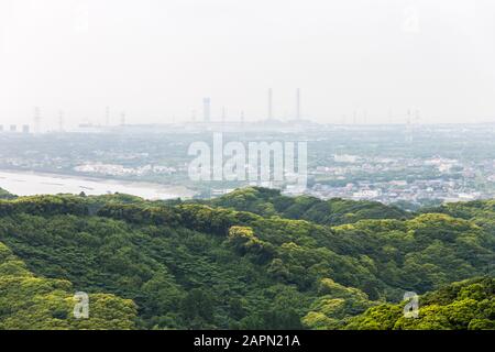 Futtsu, Japon. Le parc et le parc de Tokyo Bay Kannon (Tokyo Wan Kannon), une statue de 56 m de haut représentant Guanyin, la Déesse bouddhiste de la Miséricorde Banque D'Images