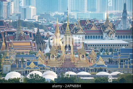 Le Crématorium Royal de Sa Majesté le Roi Bhumibol Adulyadej à Sanam Luang. Après la cérémonie terminée, le crématorium a été ouvert pour le public. Banque D'Images