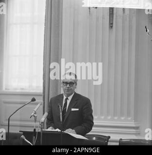 Avis de radiodiffusion et de télévision à la Chambre le ministre Vrolijk répond à la Chambre Date: 7 juillet 1965 mots clés: Nom de La Personne politique: Vrolijk, Maarten Banque D'Images