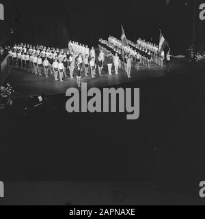 40ème anniversaire de l'Académie d'éducation physique à Amsterdam Performance de l'équipe de démonstration au Palais des Congrès Date: 24 octobre 1965 lieu: Amsterdam, Noord-Holland mots clés: Manifestations, anniversaires, éducation physique, nom de l'institution d'éducation: Bâtiment du Congrès Banque D'Images