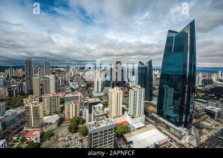 Vue aérienne sur les gratte-ciel modernes de Panama City, Panama Banque D'Images