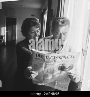 Teddy et Henk Scholten Aller à la télévision allemande Date: 11 décembre 1961 Nom personnel: Scholten, Henk, Scholten, Teddy Banque D'Images