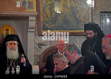 Le Prince de Galles lors d'un service oecuménique à l'Église de la Nativité à Bethléem le deuxième jour de sa visite en Israël et dans les territoires palestiniens occupés. Banque D'Images