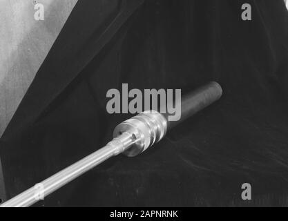 Dispositif de prise, tête de poussée, flexible de pression, bus d'échantillon Date : juin 1964 mots clés : flexible de pression, bus d'échantillon, tête de goujon Banque D'Images