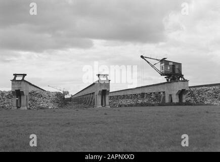 Nettoyage des eaux usées, manutention des déchets urbains, viaducs, draglines Date: Non daté lieu: Drenthe, Wijster mots clés: Draglines, eaux usées de nettoyage, traitement de la saleté urbaine, viaducs Nom de l'établissement: VAM Banque D'Images