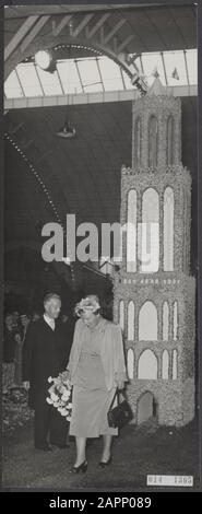 Maison royale, reines, visites, expositions, tours, modèles réduits, Dom, Golden Gate de., Juliana, Queen, Utrecht Date: 9 septembre 1953 lieu: Utrecht mots clés: Visites, reines, maison royale, modèles réduits, expositions, tours Nom personnel: Dom, Golden Gate de., Juliana, Queen Banque D'Images