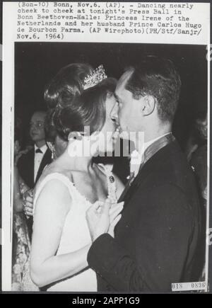 Maison royale, princesses, princes, DEART, aéroports, Carlos Hugo, prince, Irene, princesse Date : 15 novembre 1964 lieu : Noord-Holland, Schiphol mots clés : DEART, maison royale, princes, princesses, aérodromes Nom personnel : Carlos Hugo, prince, Irene, princesse Banque D'Images