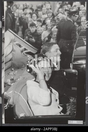 Maison royale, princesses, princes, visites, tours d'équitation, Beatrix, princesse, Claus, prince, Groningue Date : 7 septembre 1965 lieu : Groningue mots clés : visites, maison royale, princes, princesses, circuits de conduite Nom personnel : Beatrix, princesse, Claus, prince Banque D'Images