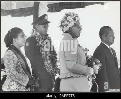 Visite d'État Reine Juliana et Bernhard en Indonésie Annotation: Mme Suharto (Siti Hartina), Prince Bernhard, Reine Juliana, Présidente Suharto Date: 26 août 1971 lieu: Indonésie, Indonésie, Jakarta mots clés: Queens, maison royale, reçus, présidents, princes, visites d'État Nom personnel: Bernhard (prince Pays-Bas), Juliana (Queen Pays-Bas), Suharto Banque D'Images