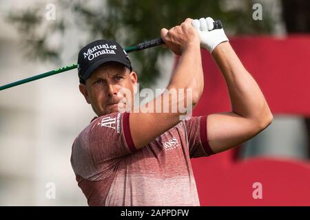 Henrik Stenson, de Suède, a fait son entrée dans le cinquième trou de la deuxième manche de la PGA European Tour Dubai Desert Classic au Emirates Golf Club, Dubaï, Émirats arabes Unis, le 24 janvier 2020. Photo De Grant Winter. Utilisation éditoriale uniquement, licence requise pour une utilisation commerciale. Aucune utilisation dans les Paris, les jeux ou une seule publication de club/ligue/joueur. Crédit: Uk Sports Pics Ltd/Alay Live News Banque D'Images