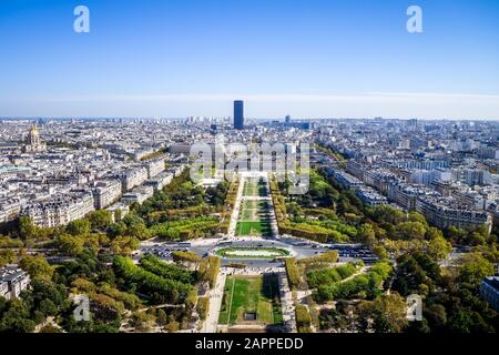 Vue aérienne du Champ de Mars de la Tour Eiffel, Paris, France Banque D'Images