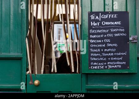 Un refuge de taxi Notting Hill Gate où les cabbies peuvent s'arrêter pour un café et des collations. Banque D'Images