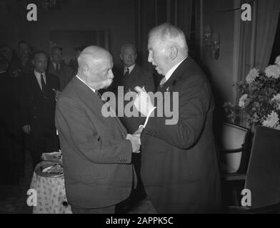 Lieutenant général Buiten dienst L. F. Duynmaer van Twist 90 ans, réception Den Haag Date: 9 novembre 1955 lieu: La Haye, Zuid-Holland mots clés: Réceptions Nom personnel: Dragmaer van Twist, L.F. Banque D'Images