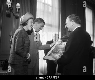 La princesse Beatrix et Claus ont visité Maastricht Date: 10 septembre 1965 lieu: Maastricht mots clés: Visites Nom personnel: Beatrix, princesse, Claus, prince Banque D'Images