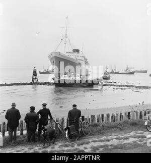 Navire à passagers Château du Cap, atterri à l'embouchure du port de Vlissingen Date : 10 mai 1966 lieu : Vlissingen, Zeeland mots clés : ports, bateaux Nom personnel : Château du Cap Banque D'Images