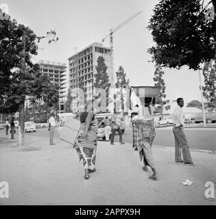 Zaïre (anciennement Congo belge) Streetscape à Kinshasa Date : 24 octobre 1973 lieu : Congo, Kinshasa, Zaïre mots clés : travaux de construction, paysages urbains Banque D'Images