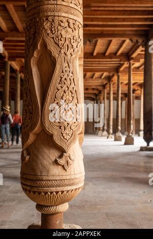 Pilier Sculpté Dans La Mosquée Juma, Khiva, Ouzbékistan Banque D'Images