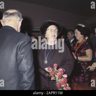 Réunion de la Société des maires à Utrecht, à laquelle participent HM et HKH Pr. Beatrix; Queen Juliana Date: 6 novembre 1968 lieu: Utrecht mots clés: Queens, meetings Nom personnel: Beatrix, Princess, Juliana (Queen Netherlands), Juliana, Queen Banque D'Images