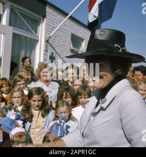 La princesse Beatrix et les Prins Claus visitent South Holland la princesse Beatrix et le prince Claus Date : 6 octobre 1971 lieu : Zuid-Holland mots clés : visites, couple royal Nom De La Personne : Beatrix, princesse, Claus, prince Banque D'Images