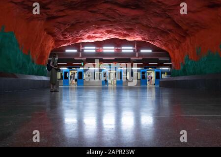 Stockholm, Suède 7 Juin 2019 : métro de Stockholm Solna Centrum station tunnelbana ou avec un design unique. Métro moderne de l'intérieur Banque D'Images