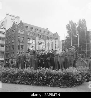 Armée: Princess Irene Brigade Amsterdam Parade De La Princess Irene Brigade À Amsterdam Date: Mai 1945 Lieu: Amsterdam, Noord-Holland Mots Clés: Armée, Seconde Guerre Mondiale Nom Personnel: Irene Brigade Banque D'Images