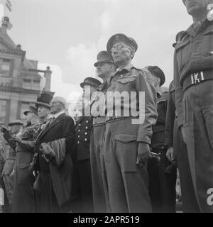 Armée: Princess Irene Brigade Amsterdam Parade de la Princess Irene Brigade à Amsterdam Annotation: Officiers et dignitaires Date: Mai 1945 lieu: Amsterdam, Noord-Holland mots clés: Militaire, parades Nom personnel: Irenebrigade Banque D'Images