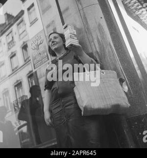 Trafic de tabac à la frontière entre les Pays-Bas et la Belgique (commerce noir) seconde Guerre mondiale, commerce Date : août 1945 mots clés : commerce, seconde Guerre mondiale Banque D'Images