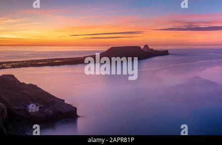 Tête de ver baie de Rhossili au coucher du soleil sur la péninsule de Gower une AONB West Glamourgan South Wales UK GB Europe Banque D'Images