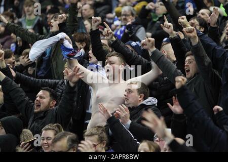 Birkenhead, Royaume-Uni. 23 janvier 2020. Les fans de Tranmere célèbrent la victoire après le troisième tour de la coupe FA entre Tranmere Rovers et Watford au parc de Prenton le 23 janvier 2020 à Birkenhead, en Angleterre. (Photo de Richard Ault/phcimages.com) crédit : Images PHC/Alay Live News Banque D'Images