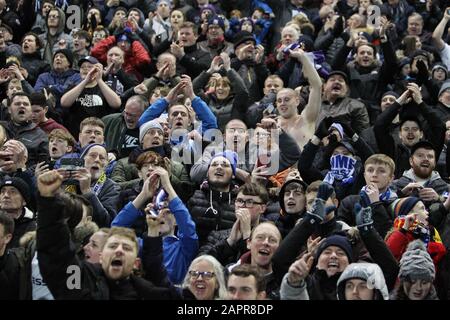 Birkenhead, Royaume-Uni. 23 janvier 2020. Les fans de Tranmere célèbrent la victoire après le troisième tour de la coupe FA entre Tranmere Rovers et Watford au parc de Prenton le 23 janvier 2020 à Birkenhead, en Angleterre. (Photo de Richard Ault/phcimages.com) crédit : Images PHC/Alay Live News Banque D'Images