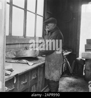 Rapport: Fireworks Leiden Date: 22 Janvier 1946 Lieu: Leiden, Zuid-Holland Mots Clés: Usines, Feux D'Artifice Banque D'Images