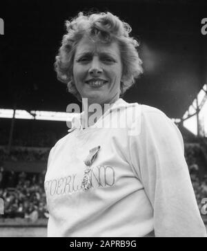 Journée Olympique À Amsterdam. Fanny Blankers-Koen Date: 26 juin 1949 lieu: Amsterdam, Noord-Holland mots clés: Athlètes, athlétisme, portraits, sport Nom De La Personne: Blankers-Koen, Fanny Banque D'Images