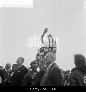 Championnat du monde de cyclisme sur route 1957 Prix du champion du monde chez les professionnels Rik van Steenbergen Date: 18 août 1957 lieu: Belgique, Waregem mots clés: Hommages, cyclisme Nom personnel: Steenbergen, Rik van Banque D'Images