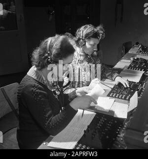 Téléphone Suriname Date : 20 décembre 1945 mots clés : téléphonistes, échanges téléphoniques Banque D'Images