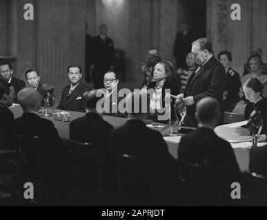 Transfert de souveraineté en Indonésie au Palais Royal sur la place du Dam. Premier ministre Drees dans son discours Date: 27 décembre 1949 lieu: Amsterdam mots clés: Accords internationaux Nom personnel: Drees, Willem (sr.) Banque D'Images