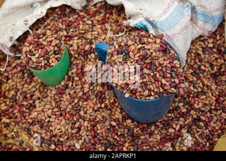 Haricots sur le marché local de Bonga, dans la région de Kaffa, Ethiopie Banque D'Images