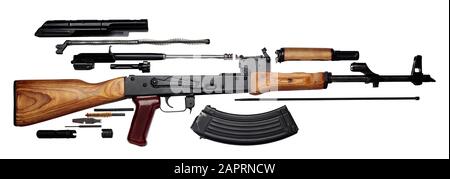 Carabine d'assaut Kalashnikov akm assemblée et démontée structure isolée sur fond blanc Banque D'Images