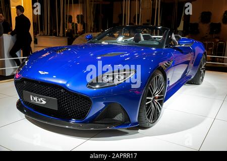 Bruxelles - 9 JANVIER 2020: Aston Martin DBS Superleggera Volante voiture de sport présentée au salon automobile Bruxelles Autosalon 2020. Banque D'Images