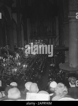 Vrije Universiteit 75 ans Réunion de consécration à l'occasion du 75ème anniversaire de la Vrije Universiteit dans le Westerkerk Date: 19 octobre 1955 lieu: Amsterdam mots clés: Anniversaires, services religieux, universités Nom de l'institution: RAI Banque D'Images