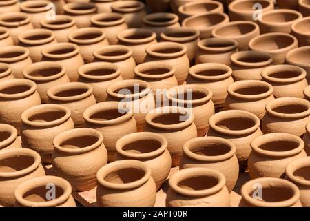 Les pots d'argile dans la ville de Pottery est vieux lieu à Bangalore. Inde Banque D'Images